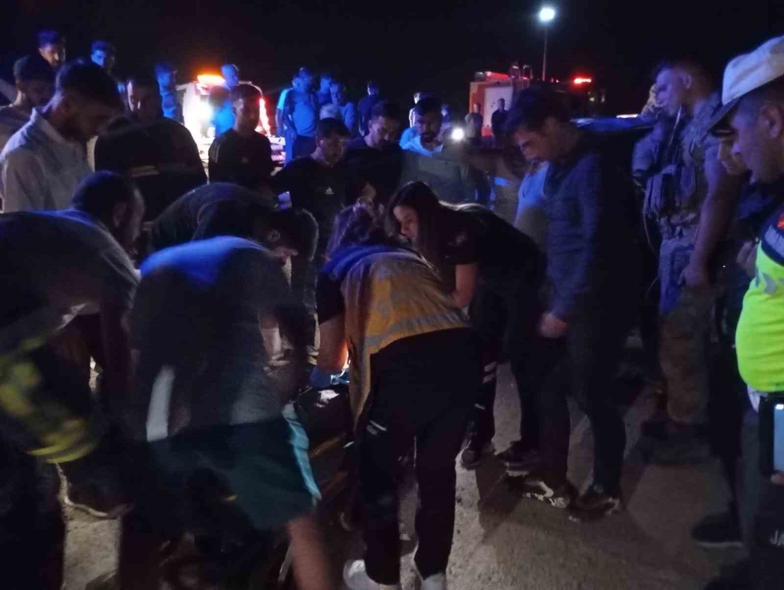 Mardin’de Hafif Ticari Araç Devrildi: Sürücü Ağır Yaralandı