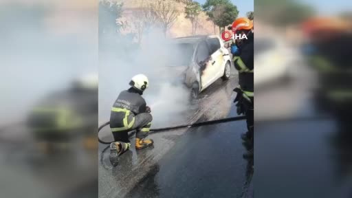 Mardin’de seyir halindeki araba yandı