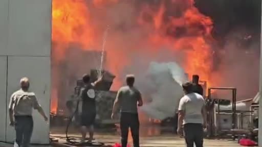 Mersin’de zerzevat ve meyve halinde depo yangını