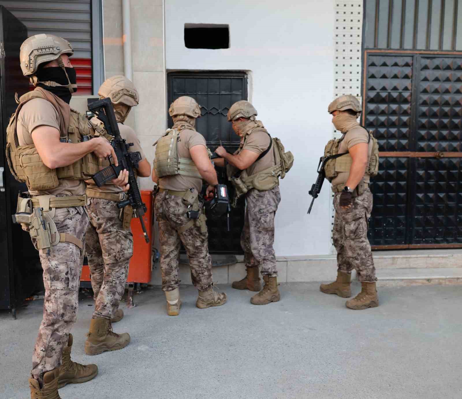 Mersin merkezli yasa dışı bahis operasyonunda 67 gözaltı