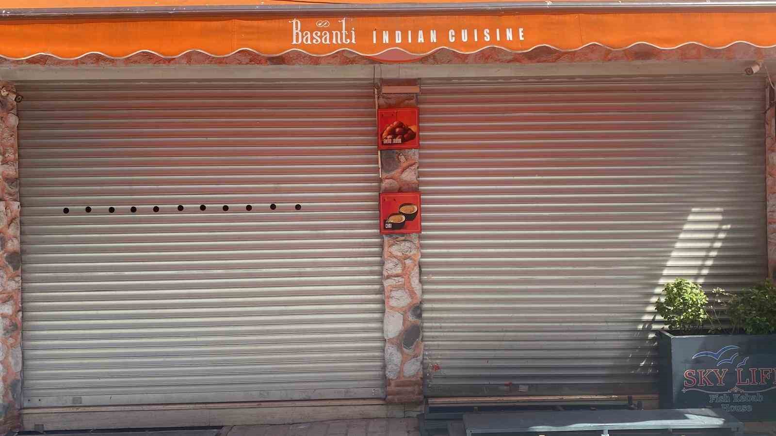 Mühürlü boş dükkandan yayılan berbat koku grupları harekete geçirdi