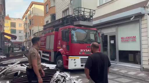 Muratlı'da Çatı Katında Tadilat Sırasında Ortaya Çıkan Yangın Paniği