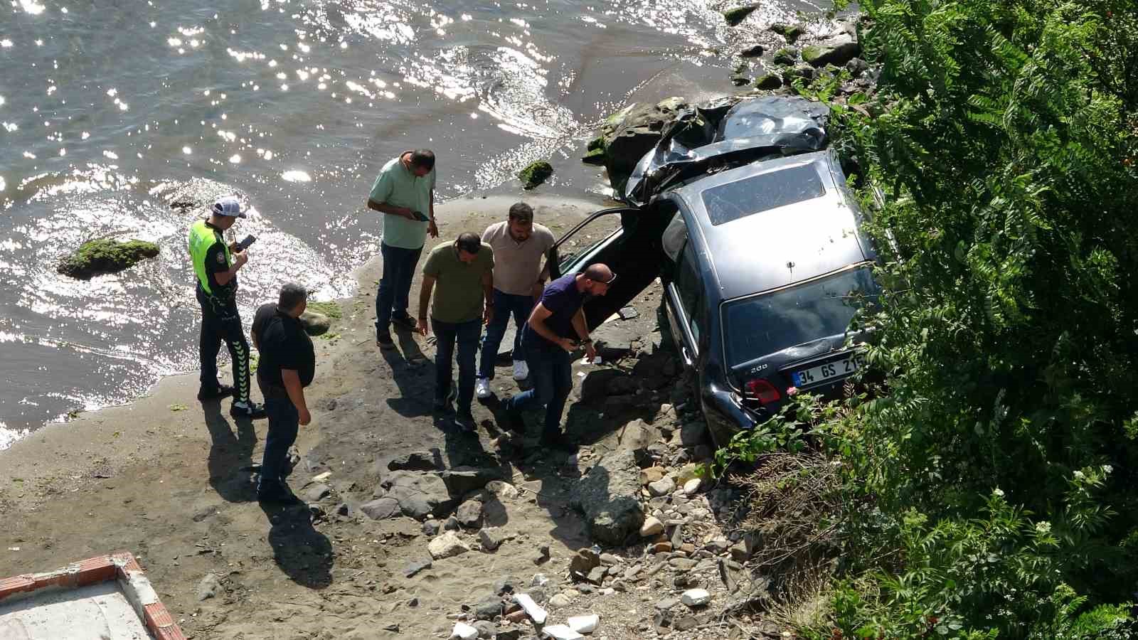 Ordu’da araba 30 metreden deniz kıyısına uçtu: "Uçak düşüyor zannettim"