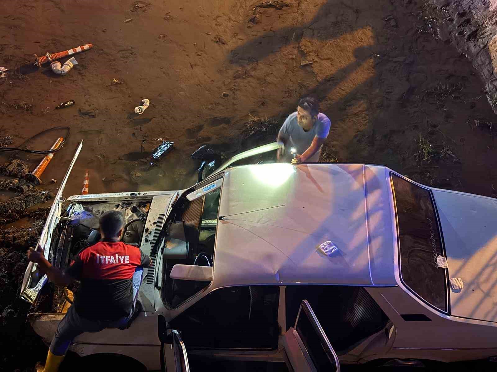 Osmaniye’de araba köprüden kanala düştü: 4 yaralı