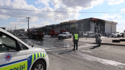 Oto Tamirhanesinde Yangın: 5 Kişi Dumandan Zarar Gördü