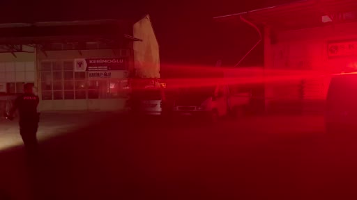 Park halindeki kamyonetten düşen şahıs ağır yaralandı