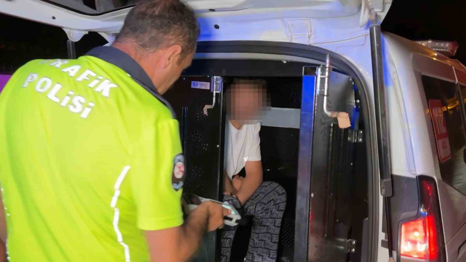 Polisin ehliyet ve kimlik istediği alkollü şoför, "150 TL param var" dedi