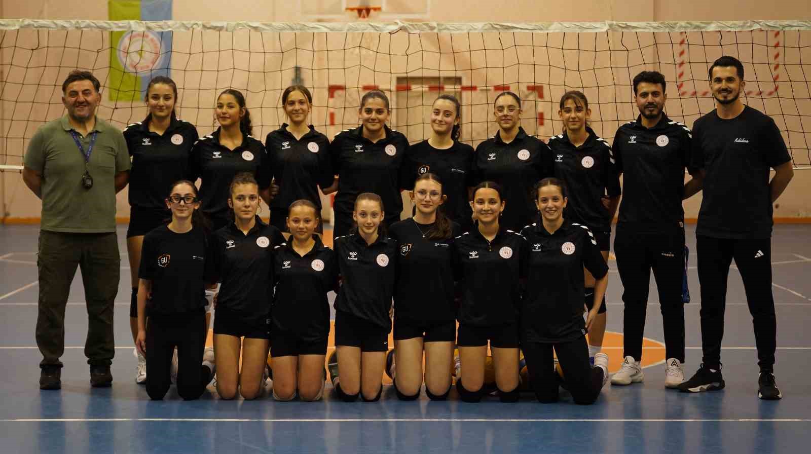 Rize'nin Genç Voleybolcuları Anadolu Yıldızlar Ligi Kupası İçin Çaba Harcıyor