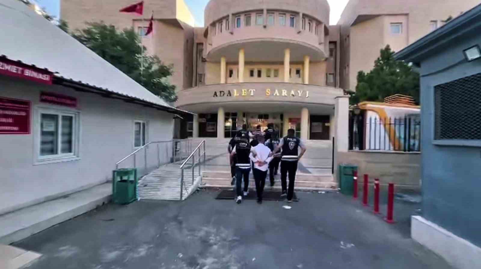Şanlıurfa’da kendilerini kamu vazifelisi olarak tanıtan dolandırıcılar tutuklandı