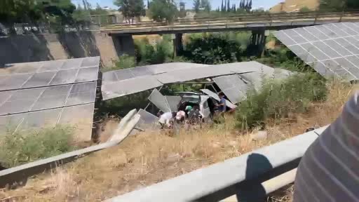 Şanlıurfa’da Otomobil Kazası: 3 Yaralı Şarampole Devrildi
