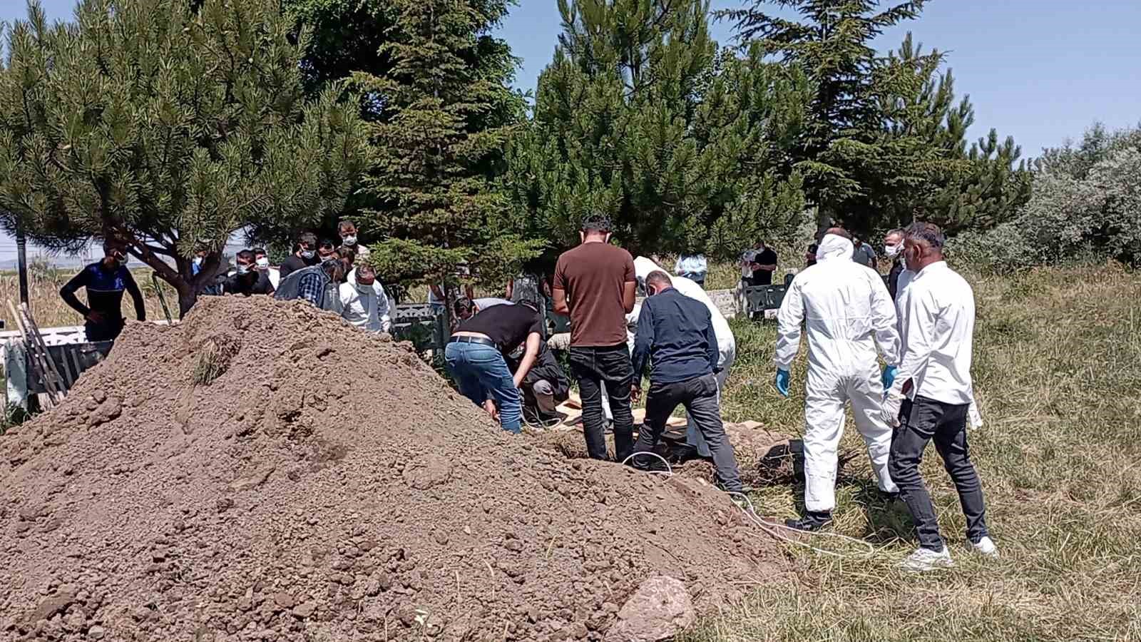 Sulusaray'da Kene ve KKKA Şüpheli Ölüm: Çığır Açan Güvenlik Önlemleriyle Defin