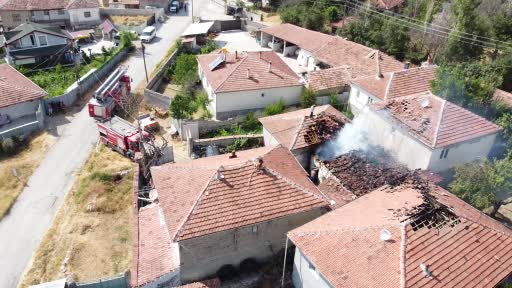 Tandır yangını 3 meskeni küle çeviriyordu