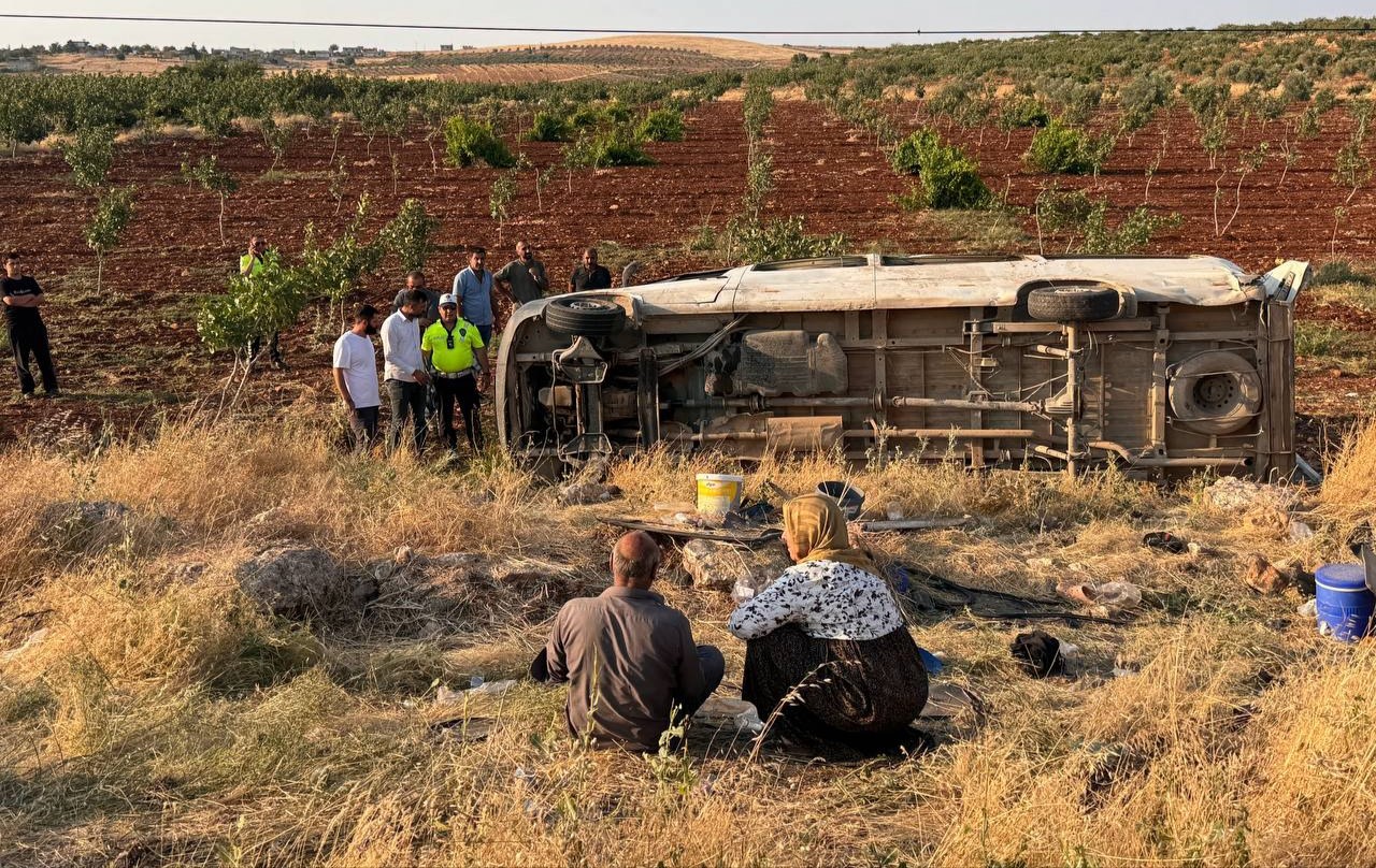 Tarım İşçilerini Taşıyan Minibüs Kaza Yapıp 22 Kişi Yaralandı