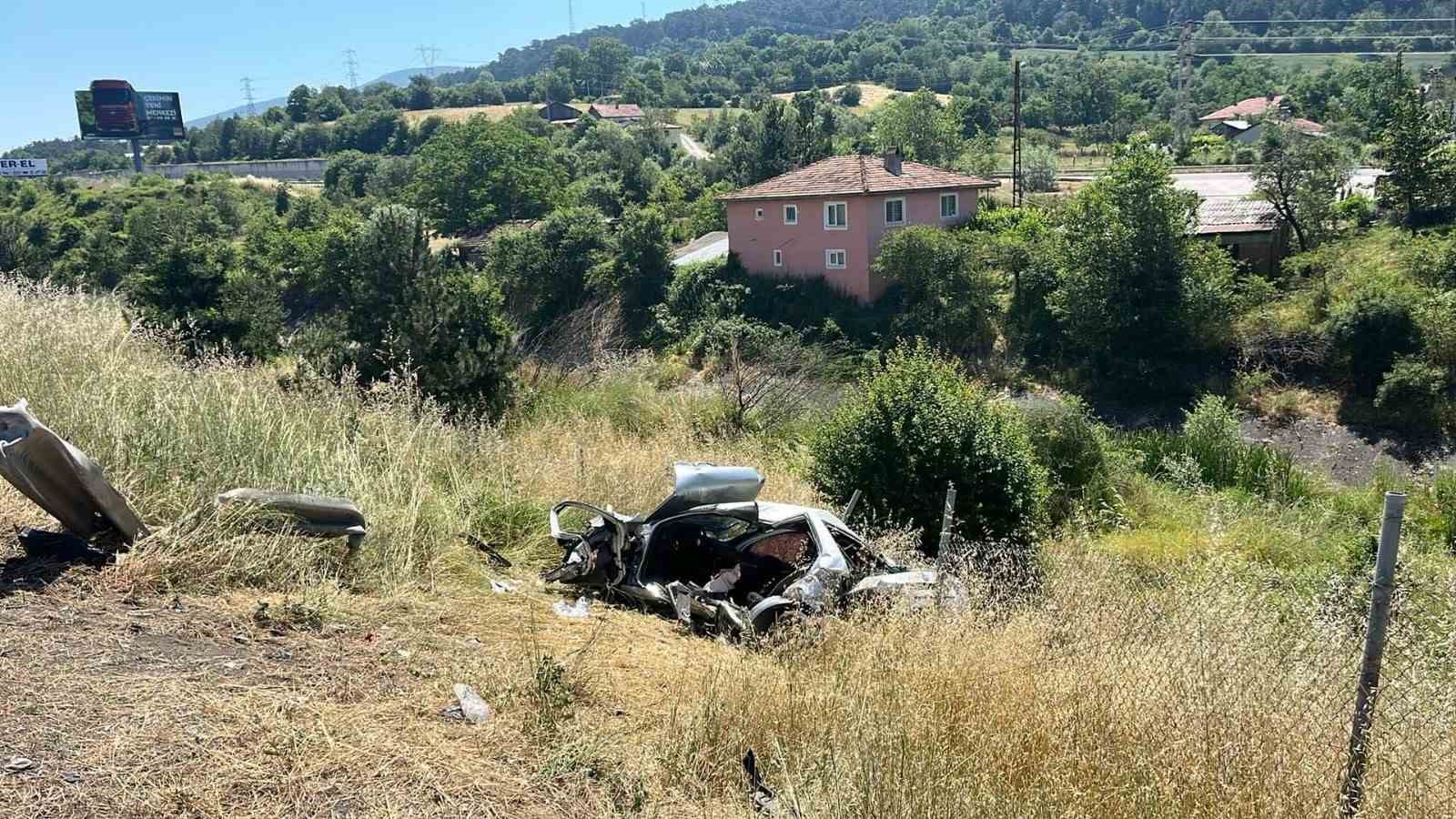 TEM Otoyolu'nda Otomobil Kazası: 1 Ölü, 3 Yaralı