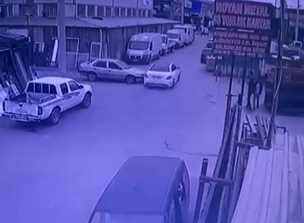 Tıpkı sokakta peş peşe kazalar kamerada
