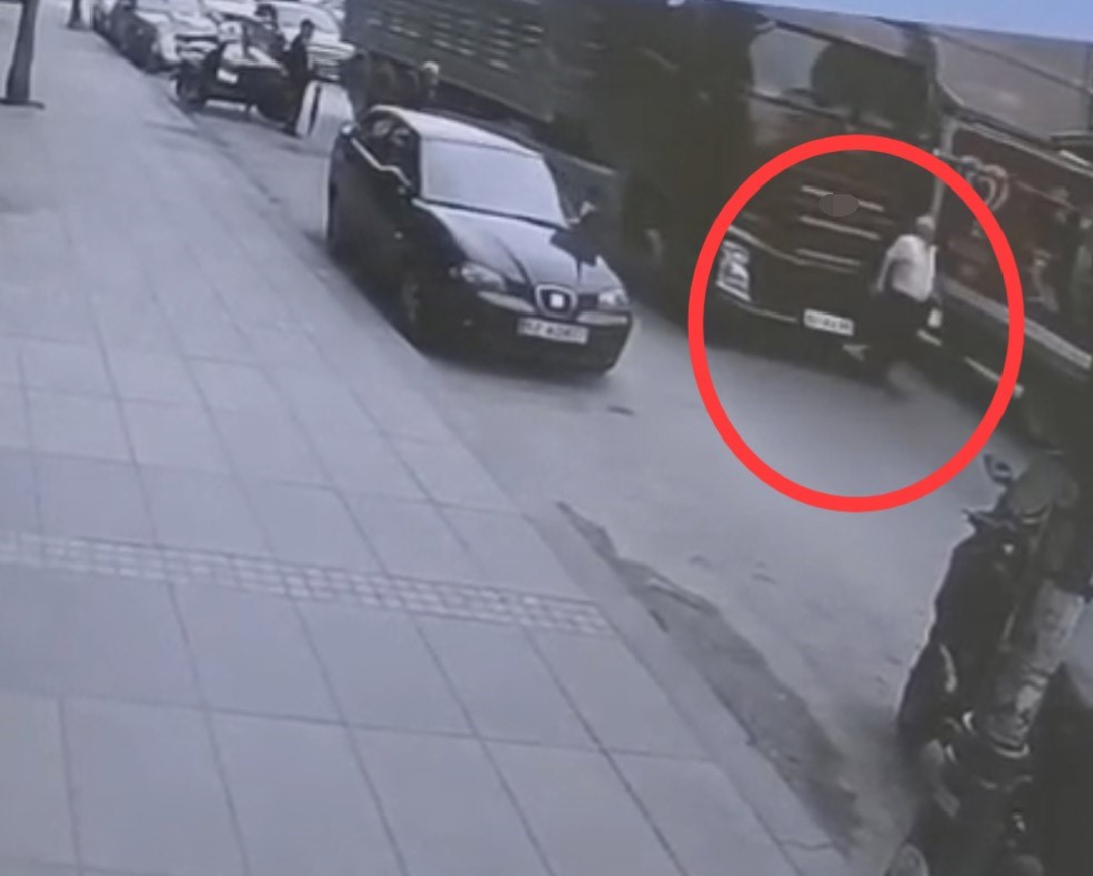 Tırın Altında Kalan Yaşlı Adamın Felaket Sonucu Hayatını Kaybetmesi