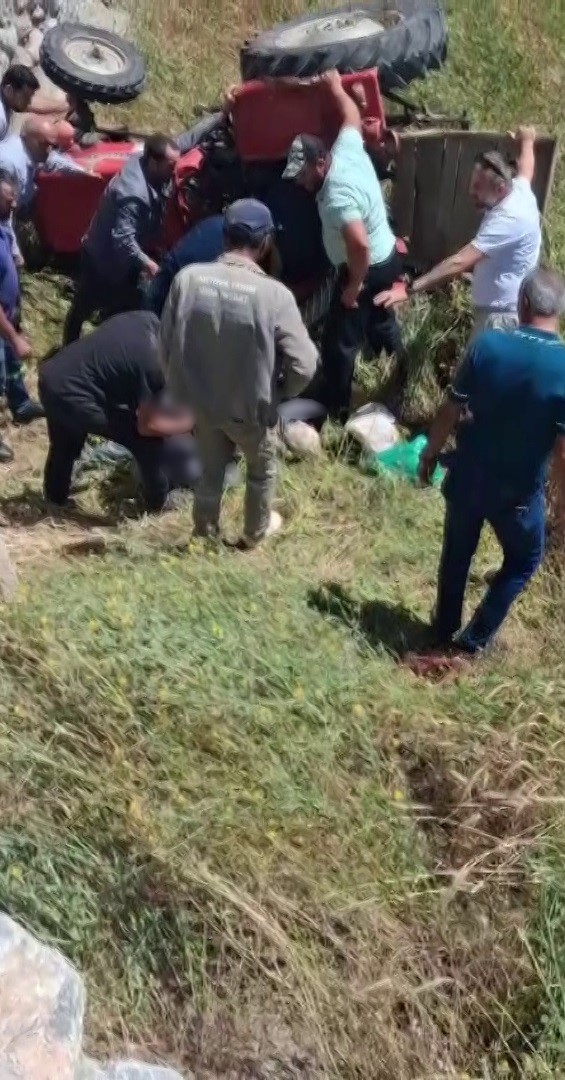 Tokat’ta arabayla çarpışan traktör şarampole devrildi: 1 meyyit