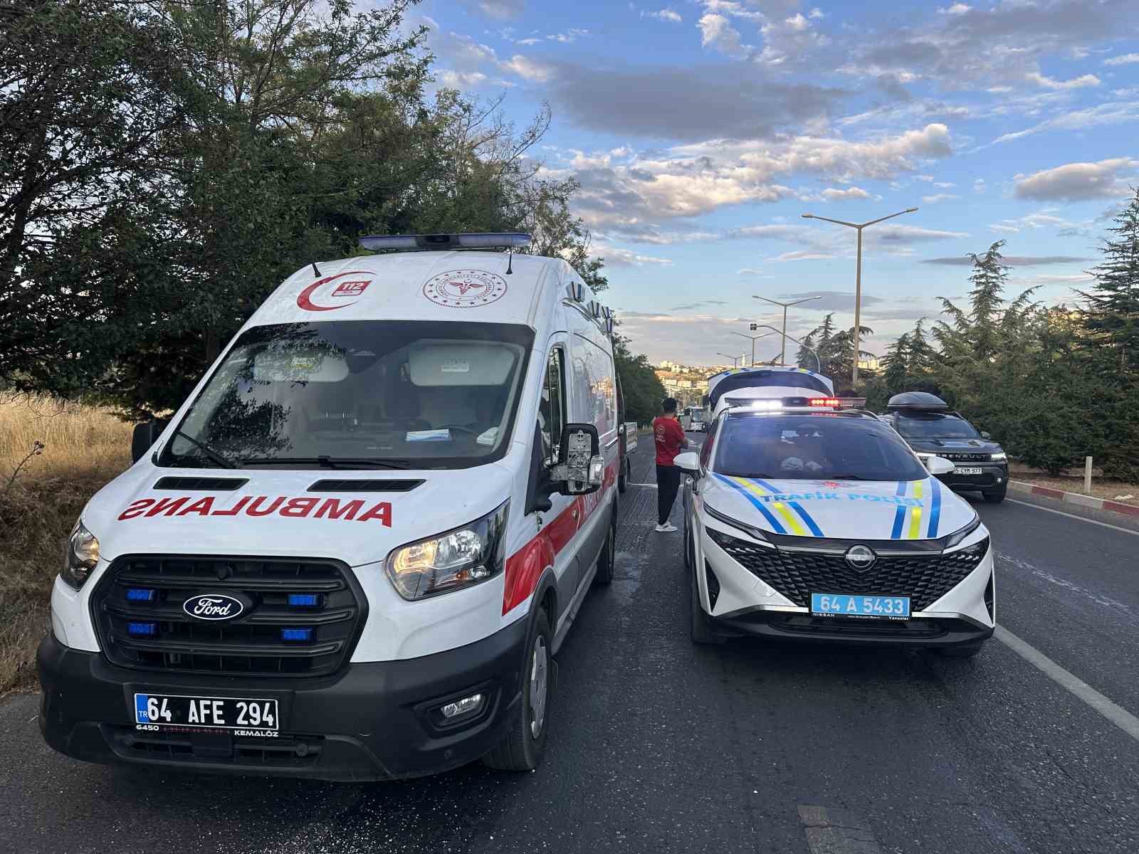 Uşak’ta araba tıra arkadan çarptı: 4 yaralı