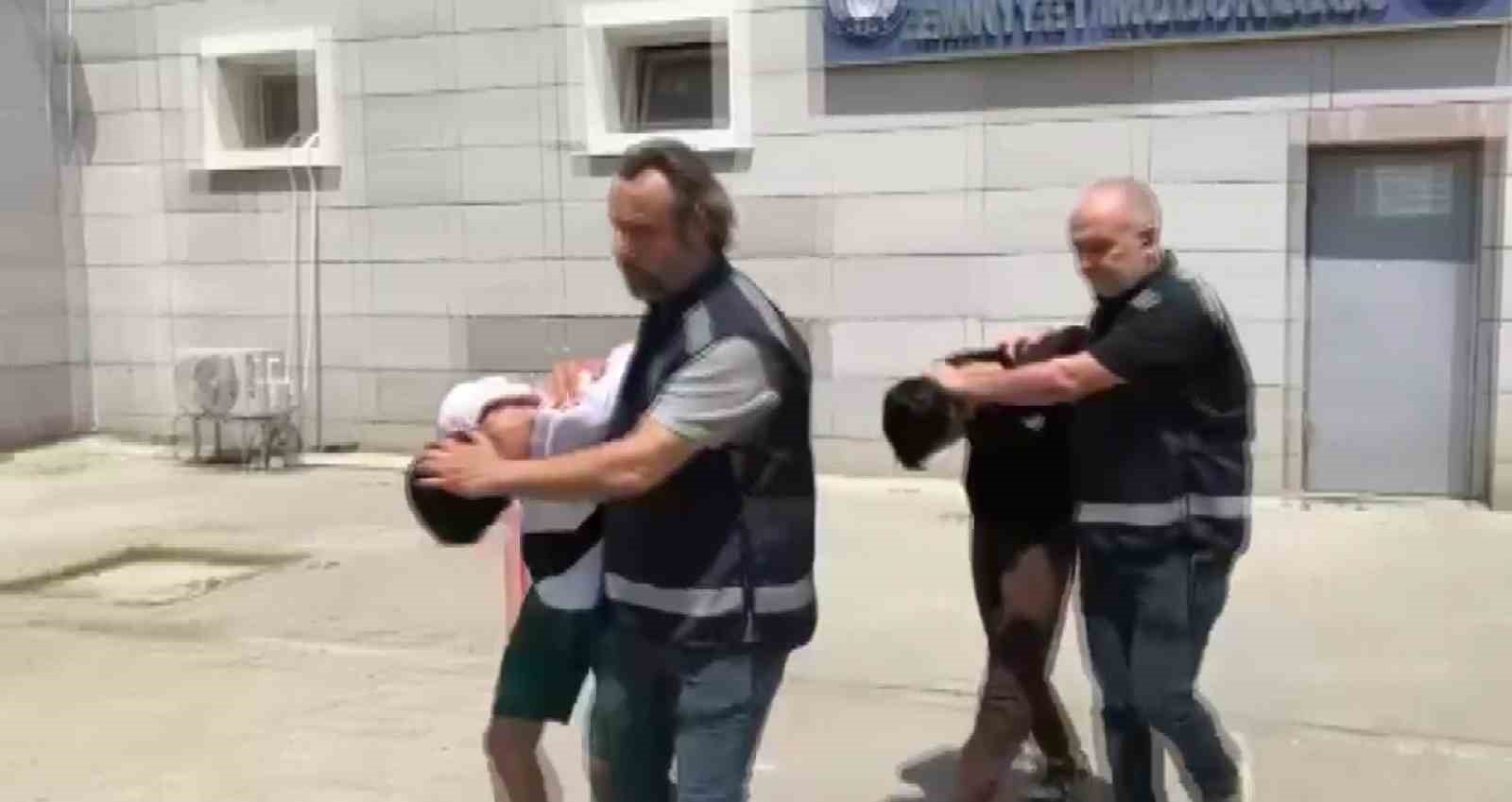 "Vatandaşlık vereceğiz" palavrasıyla aldıkları 175 gram altınla kaçan dolandırıcılar yakalandı