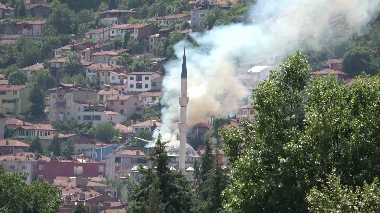 Yangında Elmas Nineyi İtfaiyeciler Kurtardı