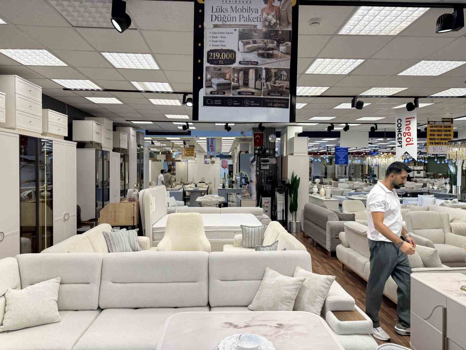 Yenibosna’da mobilyacılardan evlenecek çiftlere büyük takviye kampanyası