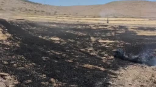 Yol çalışması yapan iş makinelerinin müdahalesi çıkan yangının büyümesini engelledi