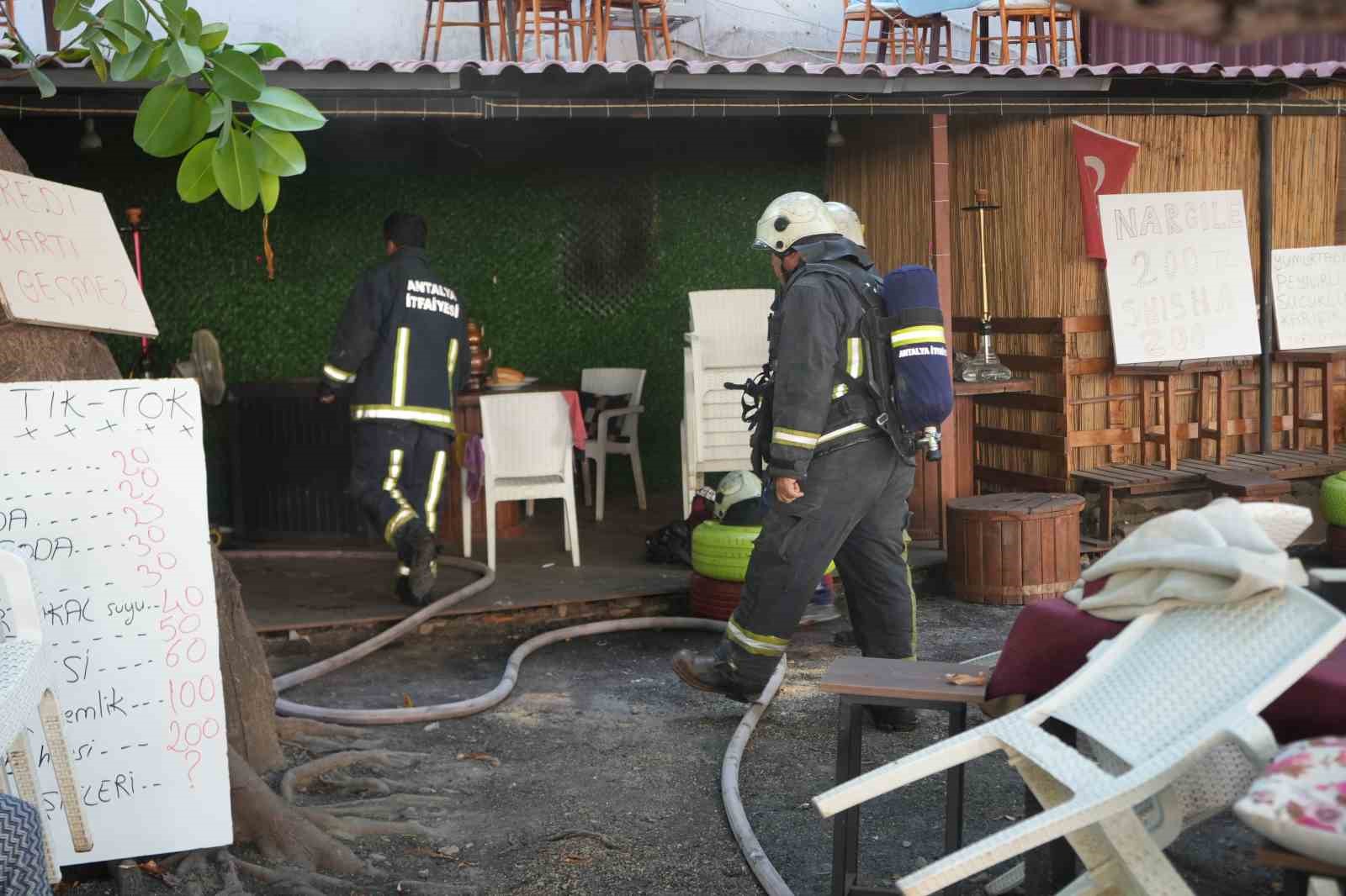Zabıtanın yer işgali ikazına kızdı, dükkanını ataşe verdi