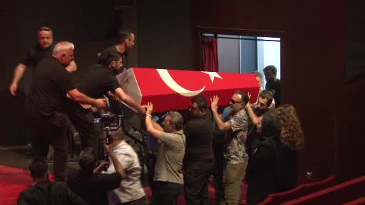 Zihni Göktay'a Harbiye'de Duygusal Veda: Zeynep Göktay Babasının Mektubunu Okudu