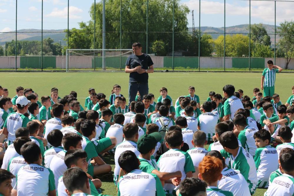 Sivas Belediyesi Yaz Spor Okullarında Geleceğin Yıldızları Yetişiyor