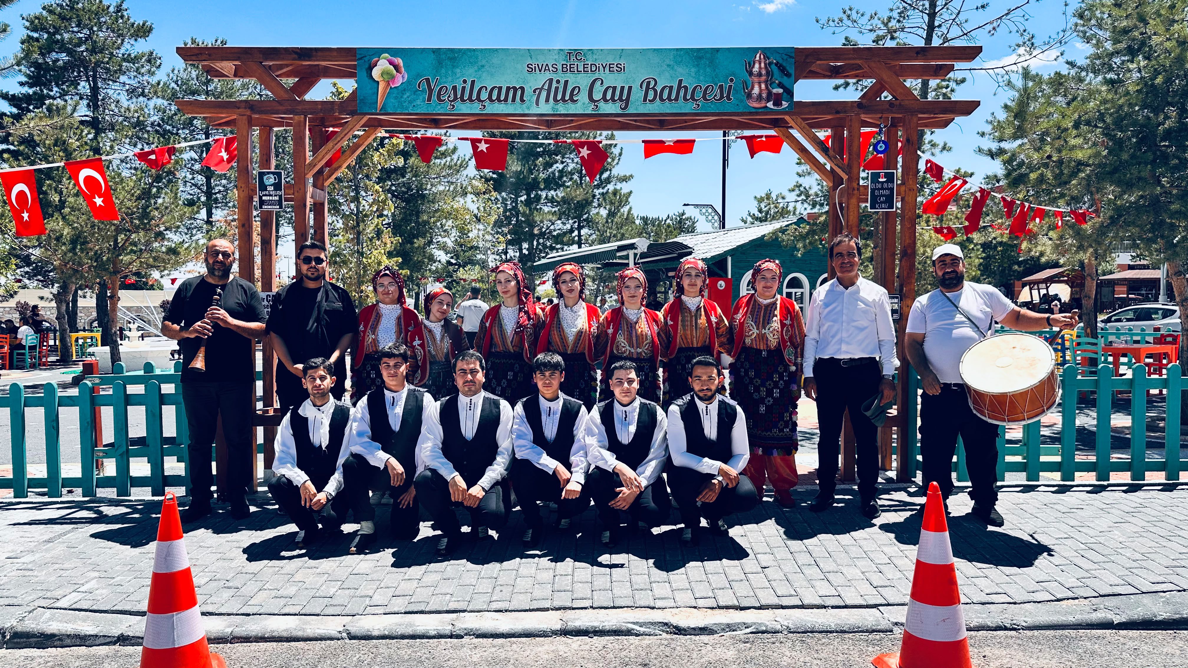 Sıcak Çermik'te Nostaljik Dönem: Halk Oyunları Rüzgarı Esti