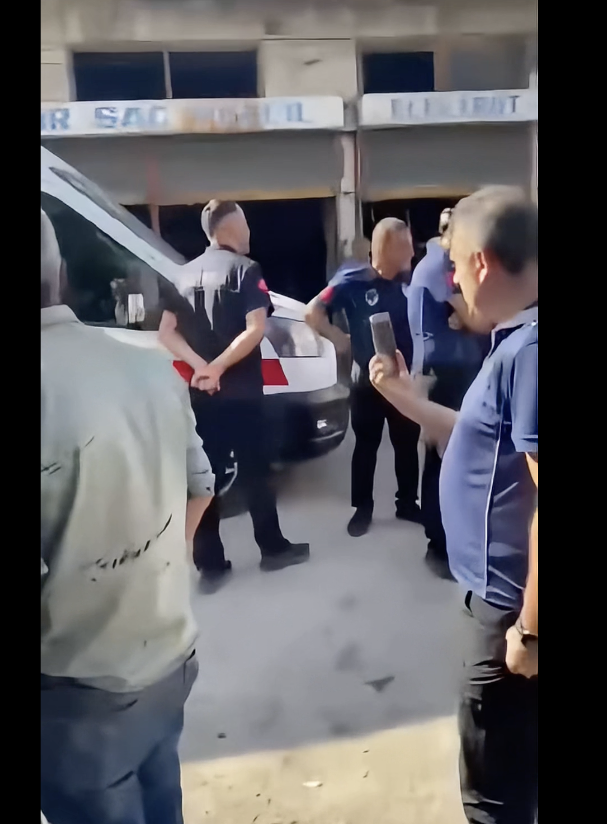 Sivas'ta Seyyar Satıcı Cinnet Geçirdi: Çarşıda Gergin Anlar