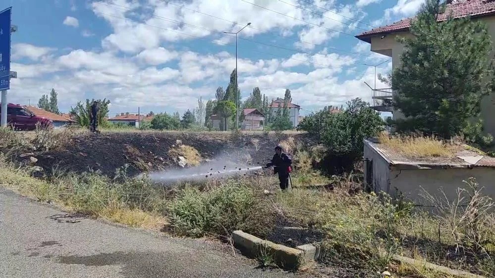 Sivas Şarkışla'da Fırtına Kabusu: Alevler Evleri Teğet Geçti