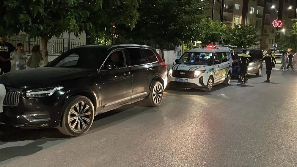 Sivas'ta İki Araç Çarpıştı: 3'ü Çocuk 4 Yaralı