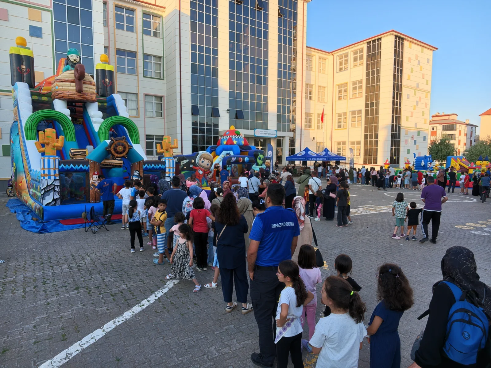 Sivas'ta "Çık Dışarıya Oynayalım" Çocuk Şenliği Rüzgarı
