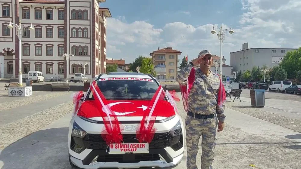 Sivas'ta Engelli Genç İçin Temsili Asker Eğlencesi