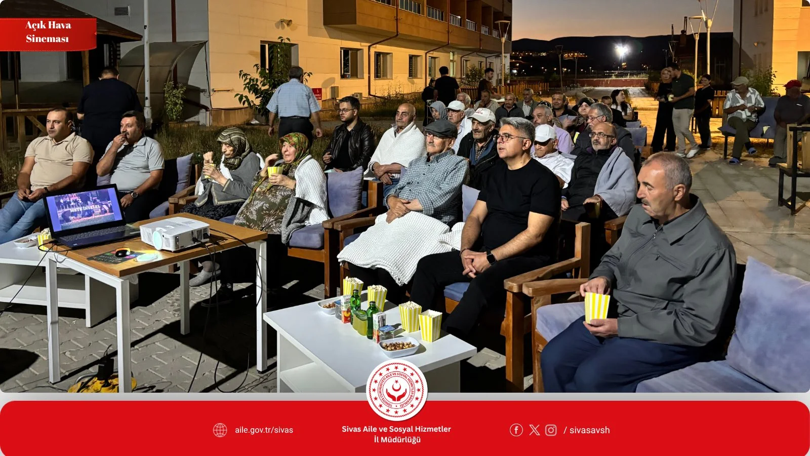 Sivas Huzurevinde Açık Hava Sineması ve Nostalji Rüzgarı