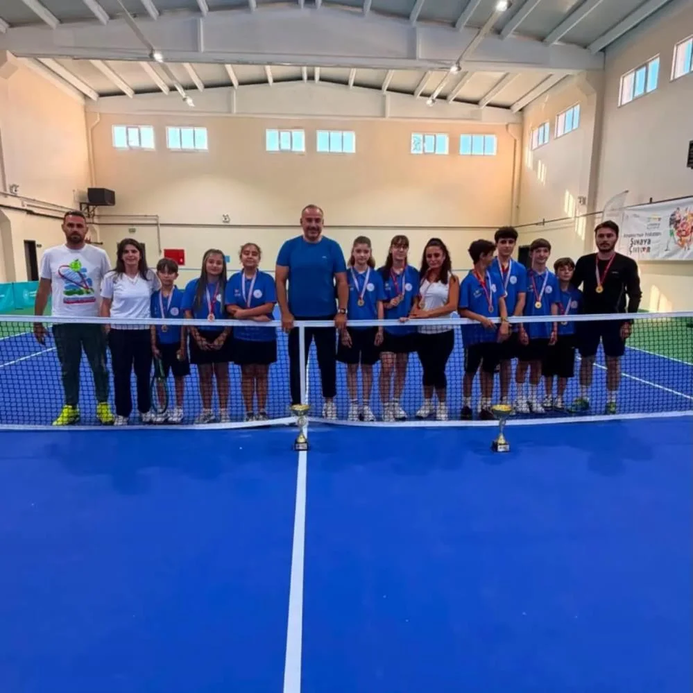 Sivas Tenis Takımları ANALİG'de Yarı Finale Yükseldi
