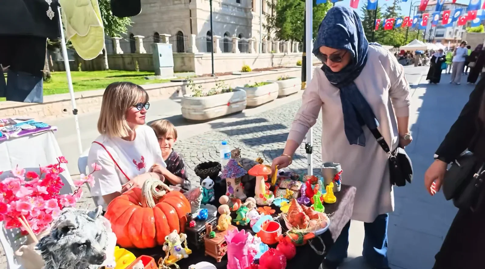 Sivas'ta Üreten Kadınlar Pazarı'na Büyük İlgi