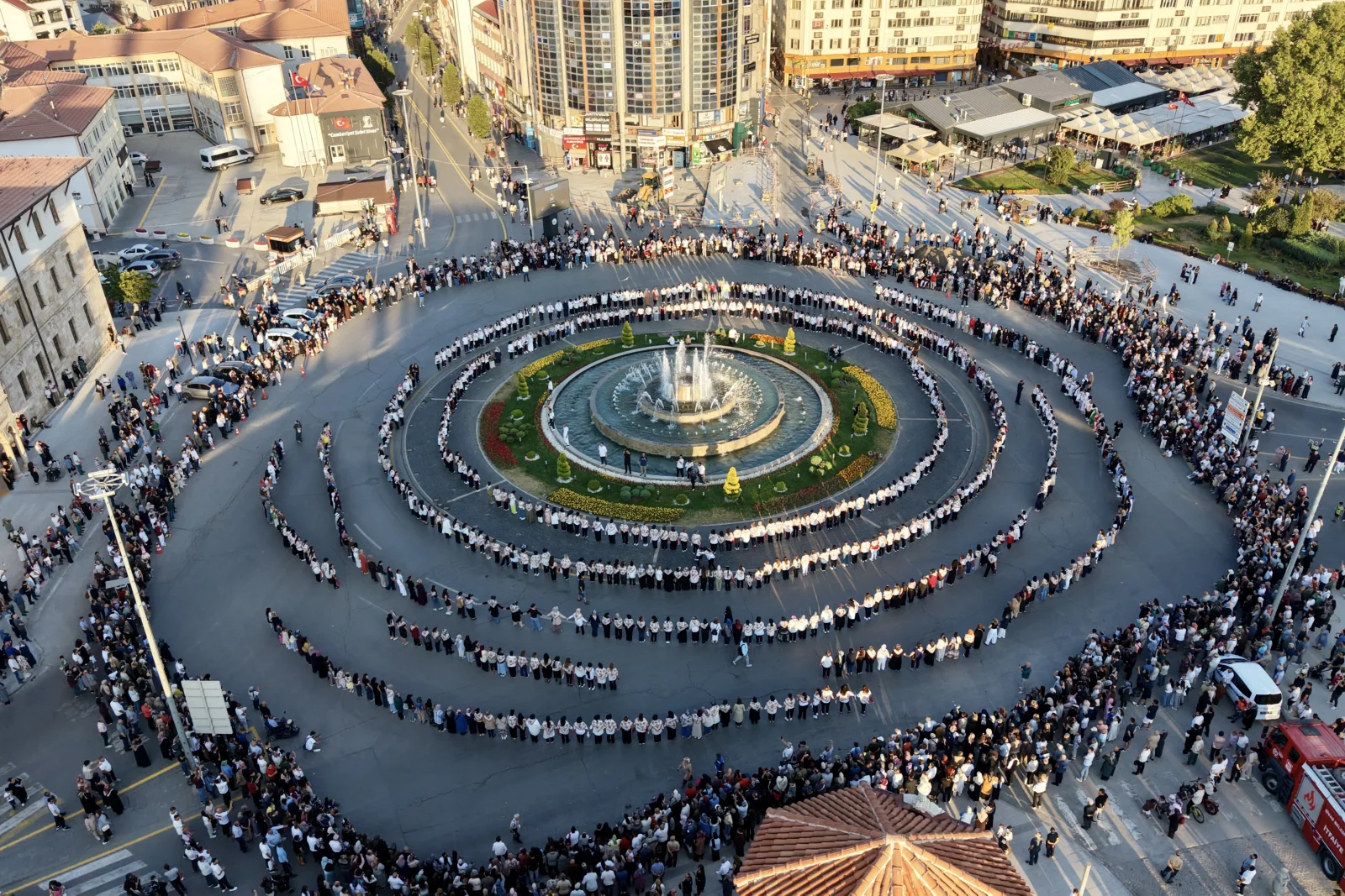 Sivas'ta 1058 Kadınla Dev Halay: Birlik ve Beraberlik Coşkusu