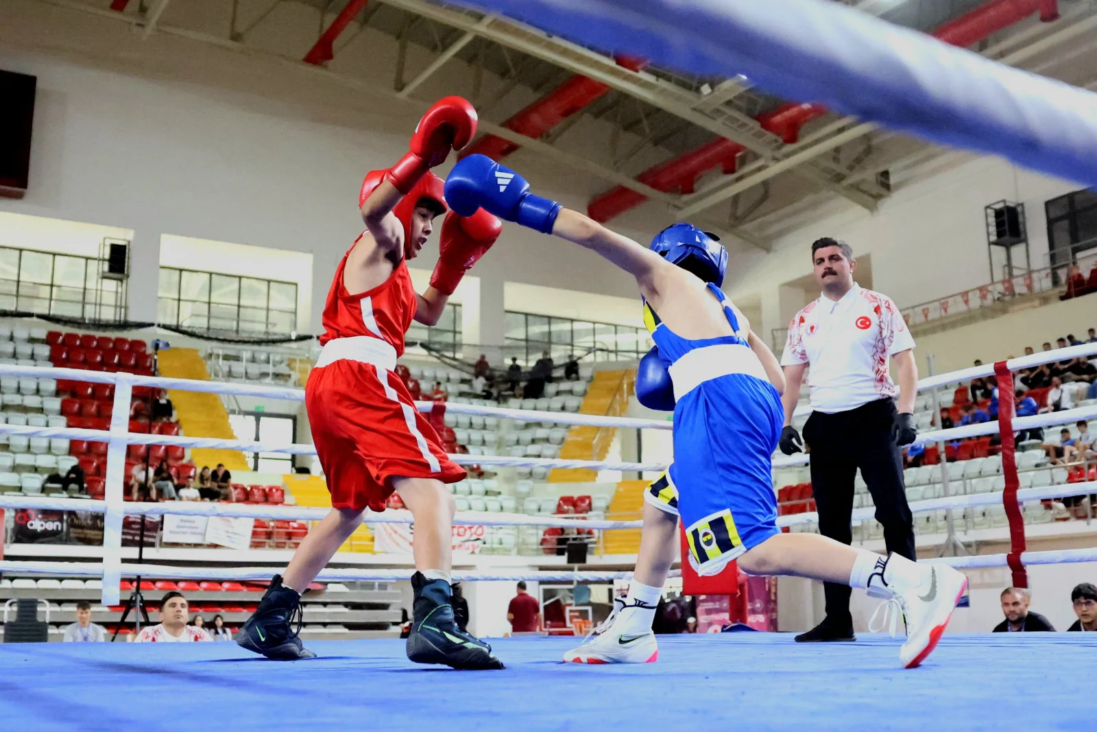 Sivas'ta U13 Türkiye Boks Şampiyonası Heyecanı Sona Erdi