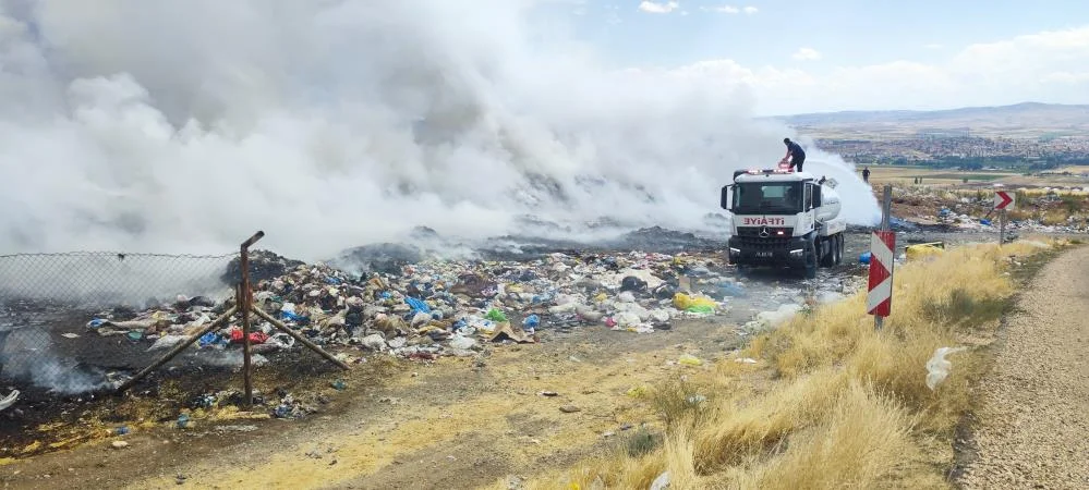 Sivas Şarkışla'da Korkutan Yangın: Hayvan Barınağına Sıçradı