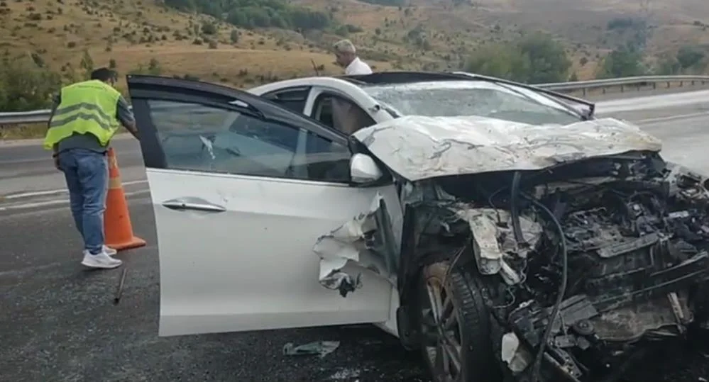 Sivas İmranlı'da Minibüs ile Otomobil Çarpıştı: 11 Yaralı