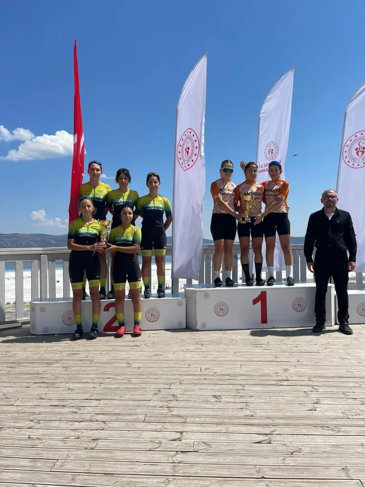 Sivas U17 Kadın Bisiklet Takımı Türkiye İkincisi Oldu