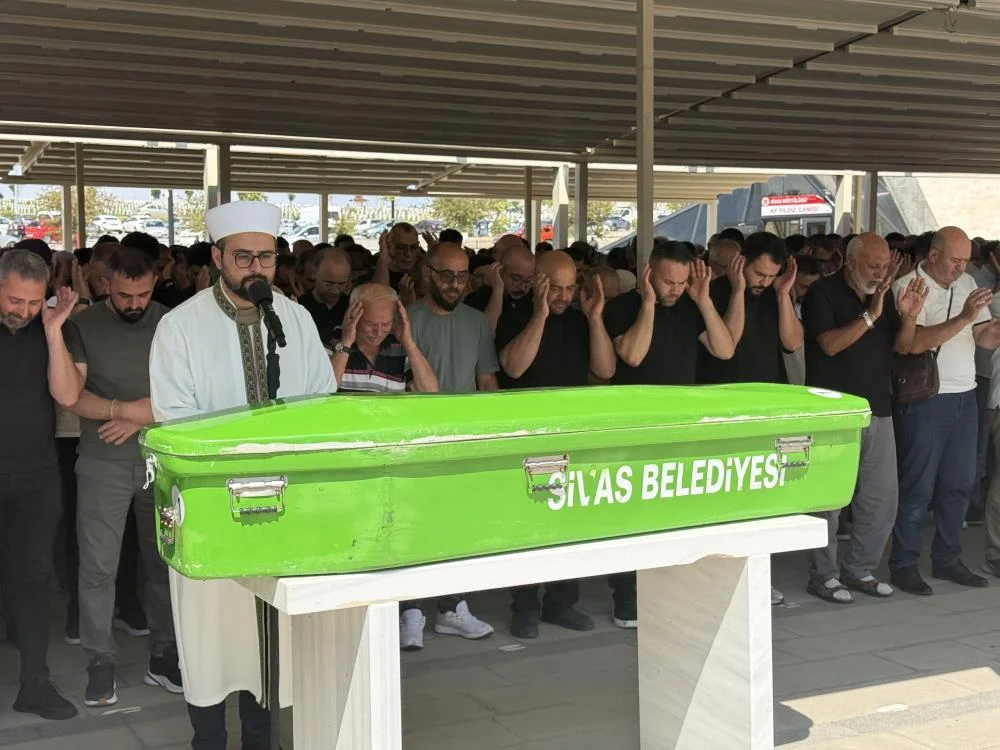 Sivas'ta Kazada Can Veren Genç Motosikletçi Toprağa Verildi