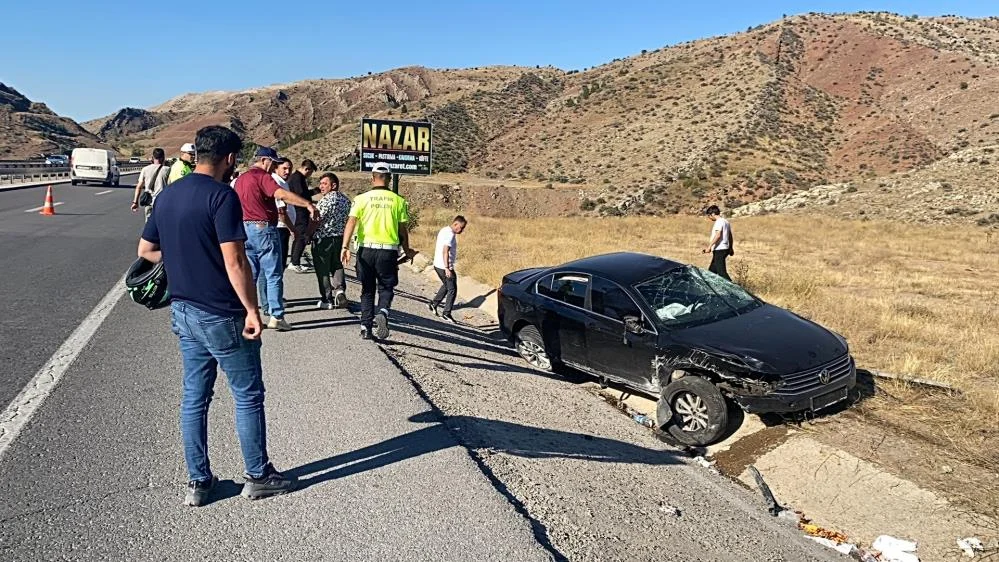 Sivas-Kayseri Yolunda Kaza: Otomobil Şarampole Çıktı, 5 Yaralı