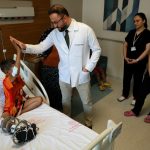 Adana'da Yeniden Yürümeye Başlayan Küçük Serdal'ın İlham Verici İyileşme Hikayesi