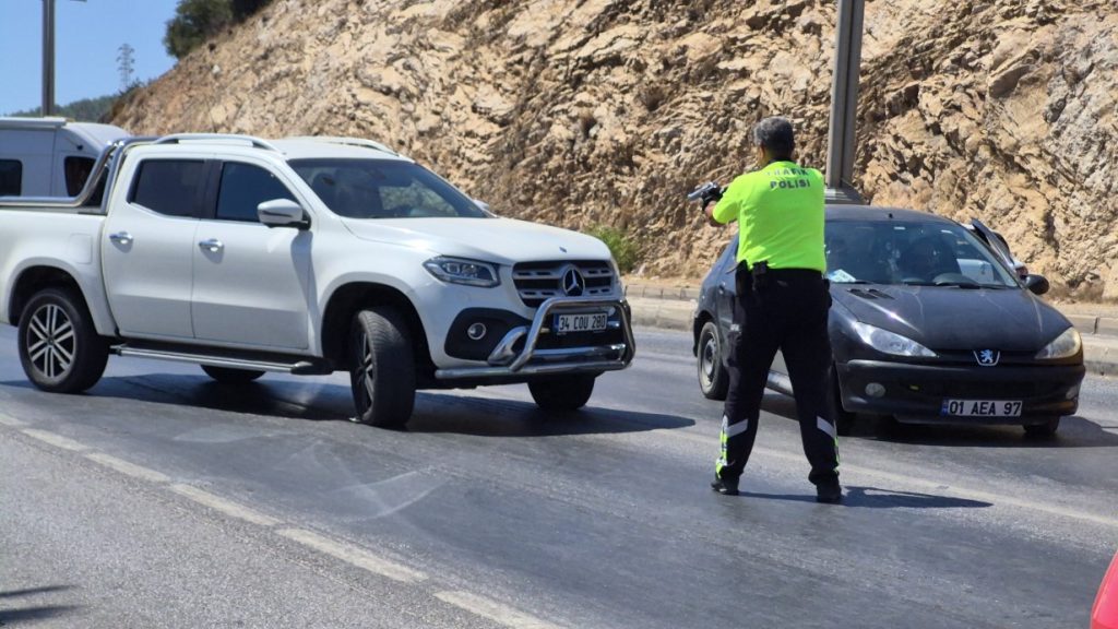 Bodrum'da Polisle Gerilim Yaşayan Ünlü Şarkıcı Dilan Çıtak Serbest Kaldı
