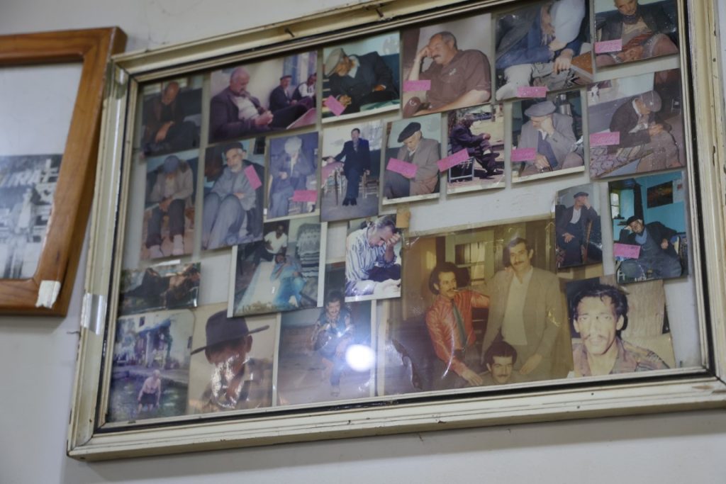 Bu Kahvehaneye Gelen Kimse Uyumuyor