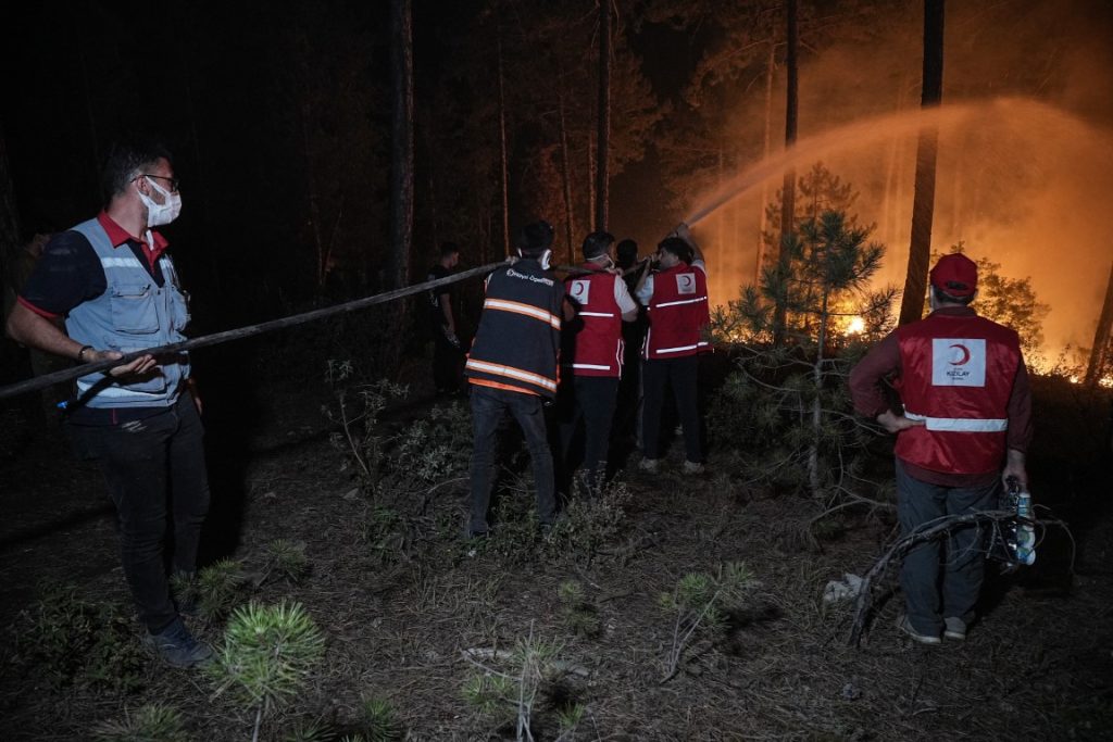 Bursa'da Orman Yangınına Pet Şişelerle Etkili Müdahale