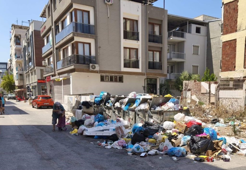 İzmir'de Çöp Yığınlarına Artan Tepkiler ve Çözüm Arayışları